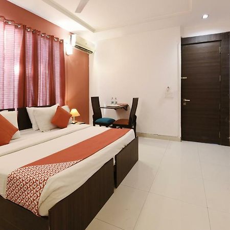 Hotel Oyo Flagship 387 Moulsari Avenue Gurgaon Exterior foto